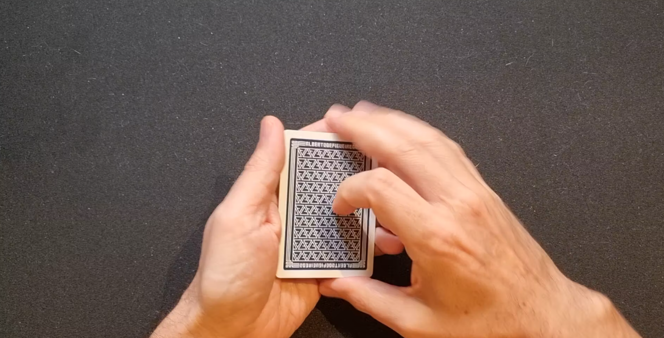 Cargar video: La distinta - Demo